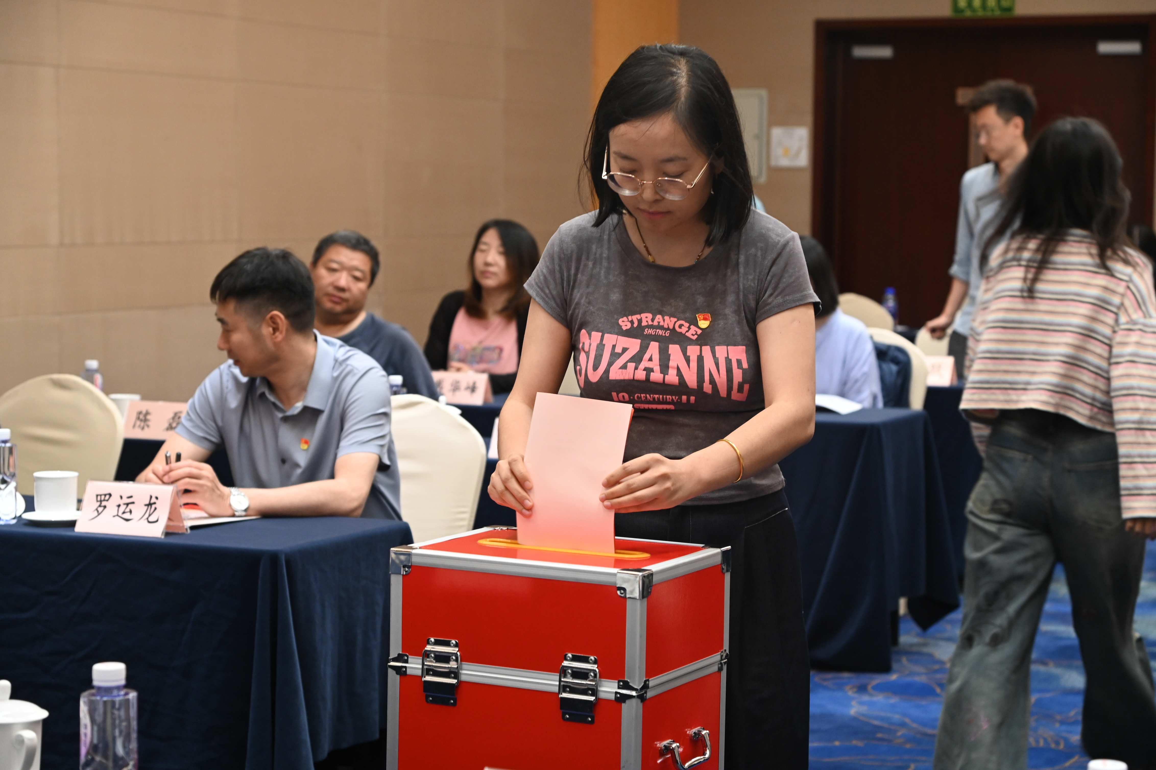 党员大会4(1).jpg